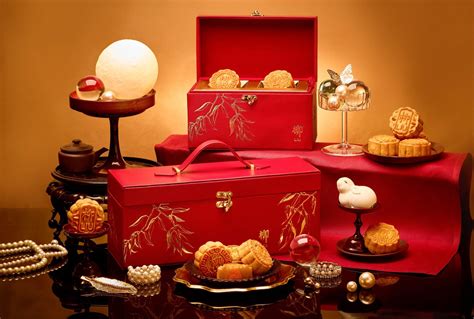 luxury mid fall mooncakes